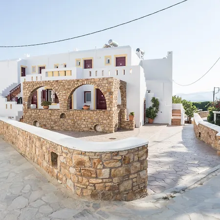 Ariadne מלון דירות 3*