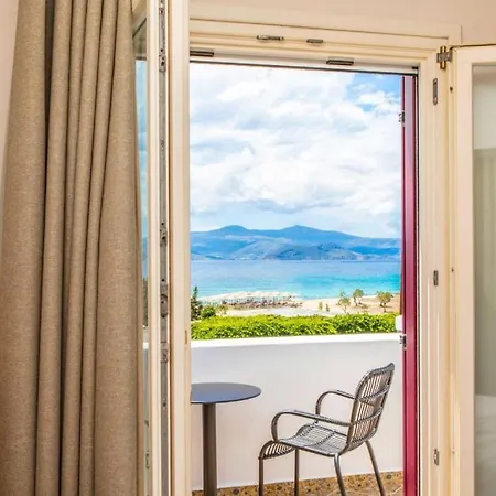 מלון דירות Ariadne 3*