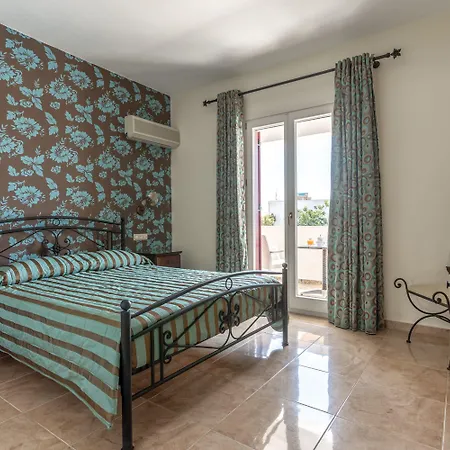 Ariadne מלון דירות