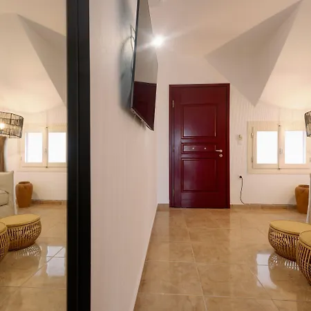 Ariadne מלון דירות 3*